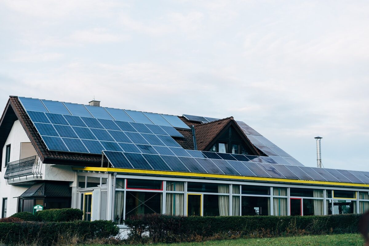 Renewable Roof Energy Solar  - viarami / Pixabay